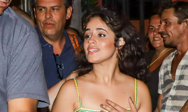 Camila Cabello é vista após gravações na Lapa, centro do Rio de Janeiro.