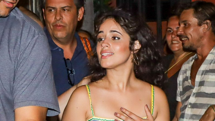 Camila Cabello é vista após gravações na Lapa, centro do Rio de Janeiro.